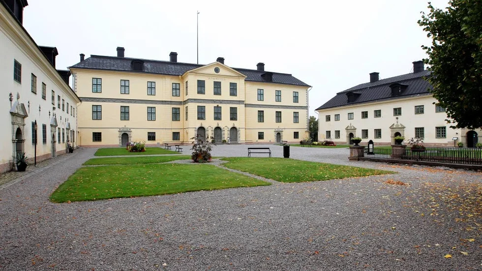 Löfstad slott. De flesta av Ulla Winroths berätteler  bygger på vissa grundfakta, handlar ibland om historiskt belagda personer, men är ändå uppdiktade.