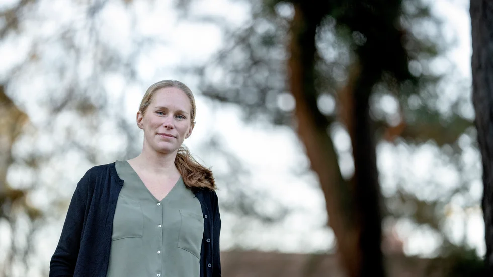 Victoria Everbrand debuterar med romanen "Härifrån". Hon arbetar som fritidspedagog till 80 procent – och har en fast skrivdag i veckan.
