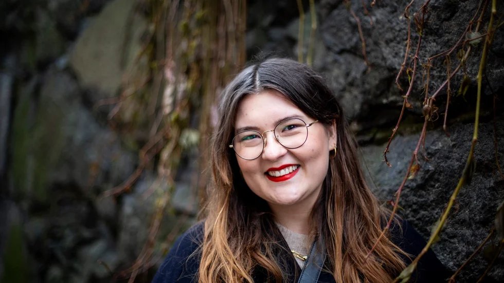 Ella-Maria Nutti skriver av lust. "Jag tjänar inga pengar, jag kan inte leva på det. Jag känner att det måste få vara roligt först och främst", säger hon.
