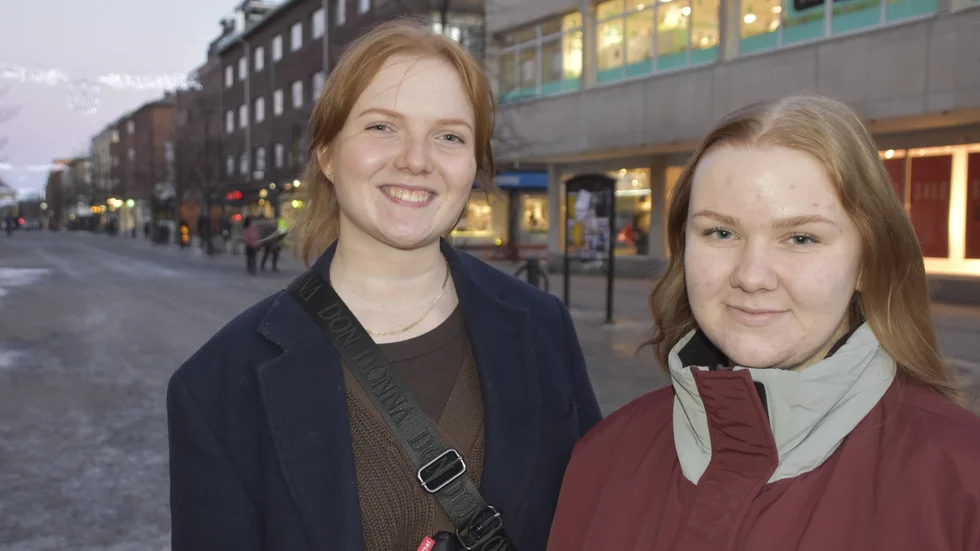 Estelle Skrinjar Olsson och Elly Finell förespråkar att man budgetar och antecknar sina utgifter för att kunna leva sparsamt.