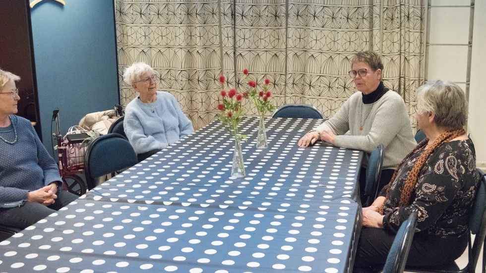Gunilla Nilsson, Maud Wikström, Hjördis Johansson och Ethel Björkman har träffats för att berätta minnen för varandra i en nystartad cirkel hos PRO i Kalix.