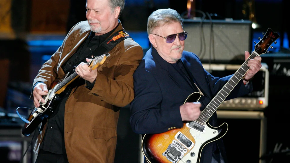 Bob Spalding till vänster och Don Wilson till höger från när The Ventures valdes in i Rock and Roll Hall of Fame 2008. Arkivbild.