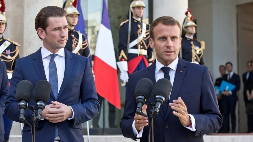 Österrikes premiärminister Sebastian Kurz (t.h.) träffade Frankrikes president Emanuel Macron inför mötet i Salzburg.