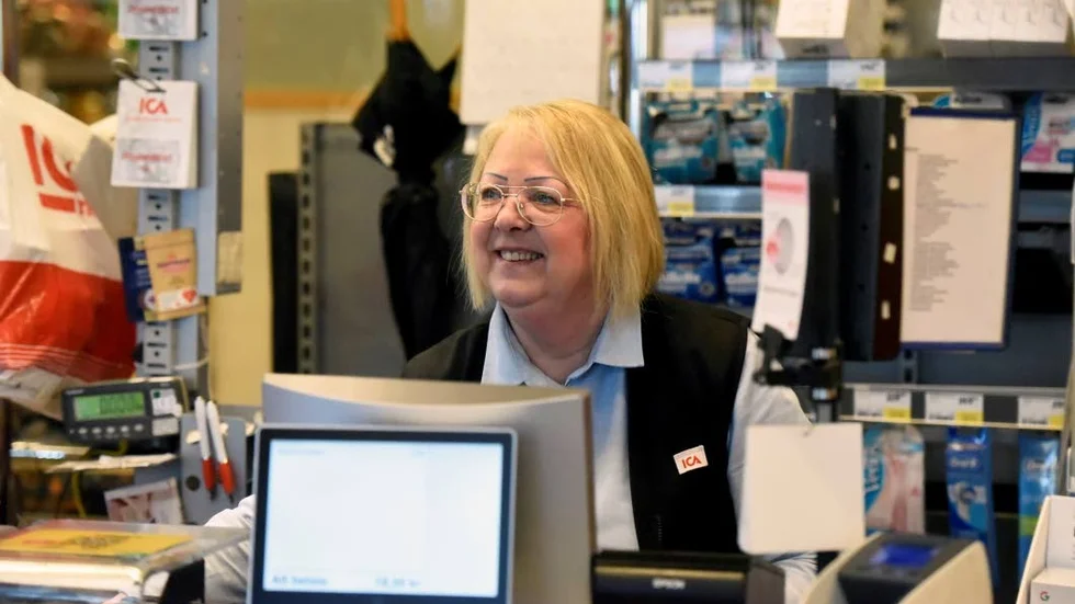 Agnes Rack går i pension efter att ha arbetat 47 år på ICA i centrala Finspång.