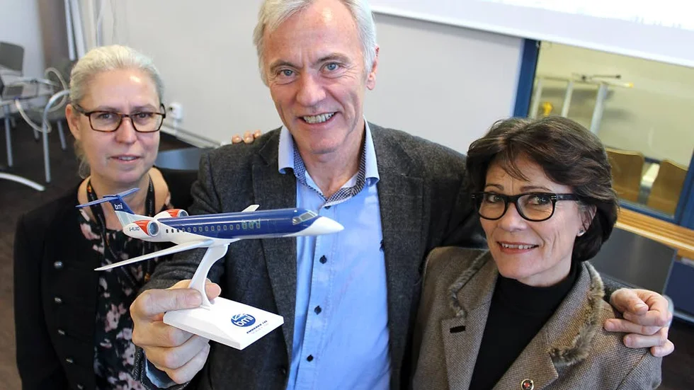 Så här glada var tidigare vd:n Mari Torstensson, kommunalråd Reidar Svedahl (L) och Margaretha Ryderstedt, vice ordförande i Norrköping Airport, när antalet avgångar fördubblades 2017.