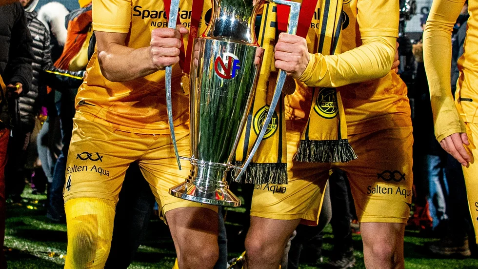 Andra raka guldet. Ulrik Saltnes och Alfons Sampsted firar Bodø/Glimt ligaseger.
