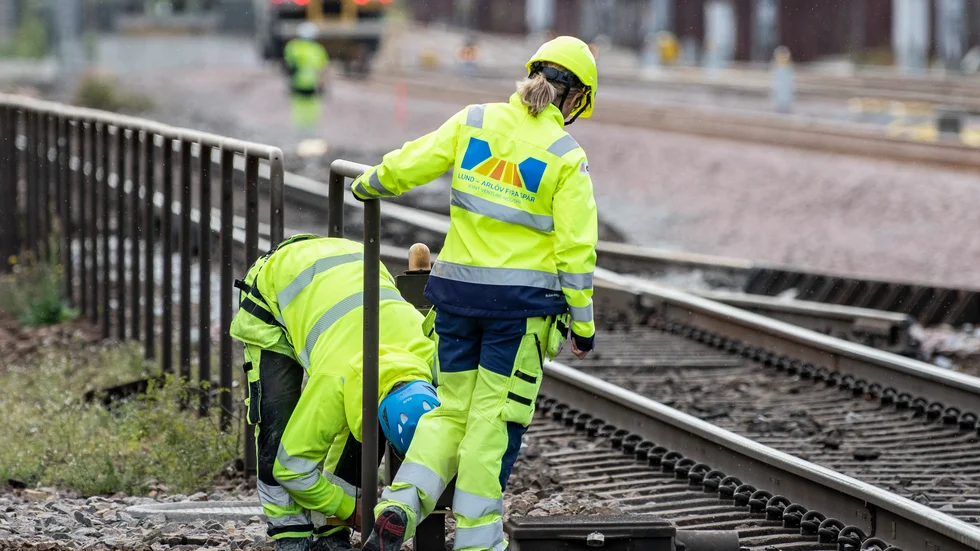 Kontaktledningar och rännor för signalsystem kräver underhåll.