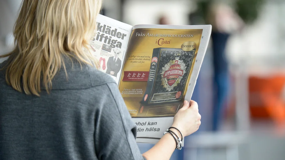 Läsarintäkterna för tryckta tidningar faller. Arkivbild