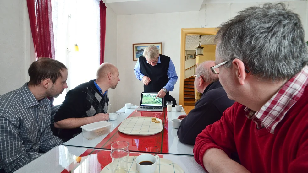 Träff. Anders Eriksson (Glommershus), Peter Edström (GK Door), Bo Lundmark (Glommers Miljöenergi) samt Ove Granlund (Företagarna) var fyra av de sex företagare som på onsdagen samlades. Foto: Malin Johansson.