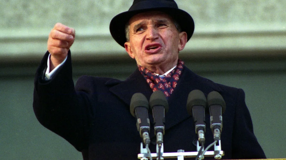 Nicolae Ceaușescu håller sitt sista tal, den 24 november 1989. En månad senare avrättades han.