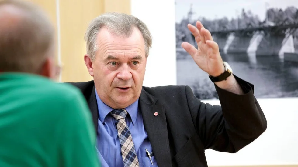 Skandal. Jordbruksverket betalar inte ut stödet till bönderna i tid skriver Landsbygspartiet Oberoende. Statsrådet Bucht (bilden) borde avgå anser partiet.