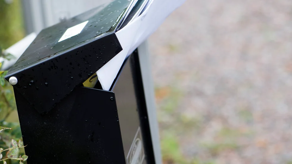  Idag när jag kollade brevlådan så fanns det post där men ingen av försändelserna skulle till min adress? Skriver signaturen "Olevererad post".Brevlådan på bilden har ingen koppling till insändaren.
