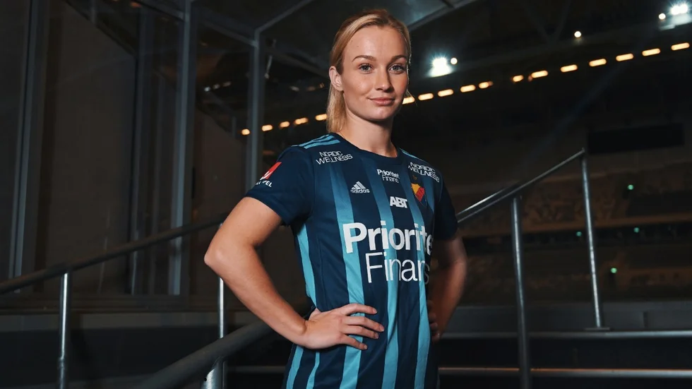 Tove Almqvist i sin nya matchtröja.