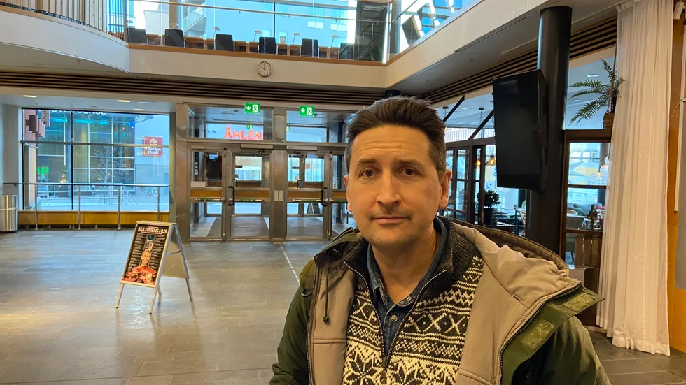 Lars Gyllenhaal, författare inom militärhistoria, tror Vladimir Putins ålder och stora intresse för att göra avtryck varit bidragande faktorer till den ryska invasionen som inleddes natten till torsdag. 