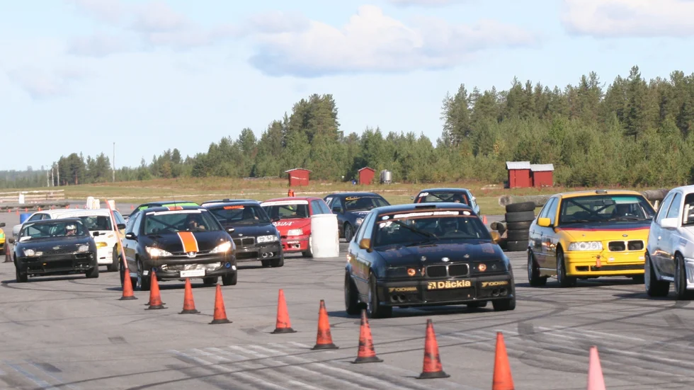 START. 20 bilar kom till start när fjärde deltävlingen i SDC 5000 kördes i Fällfors. FOTO: CaLe Motorfoto.