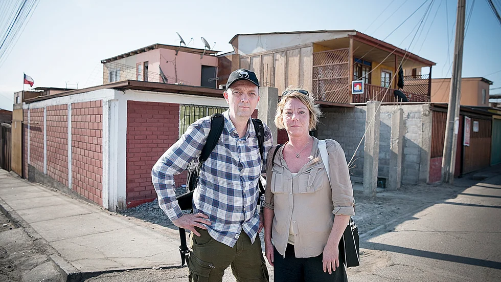 Norrans reportrar Lars Eriksson och Jessica Dhyr berättar om hemska livsöden i chilenska Arica. Foto: Mikaela Gallegos Gaulding