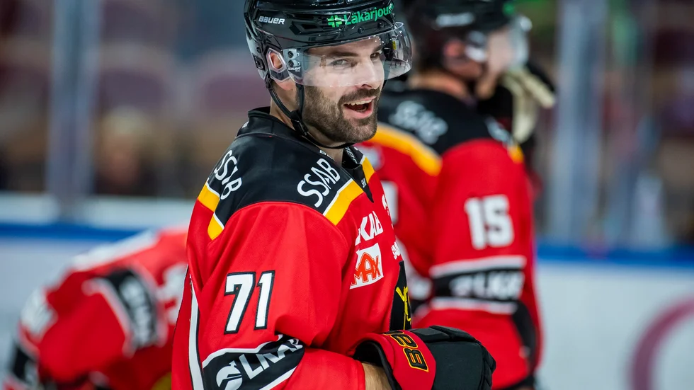 "Jag skrev på för två säsonger av en anledning", säger Linus Fröberg.