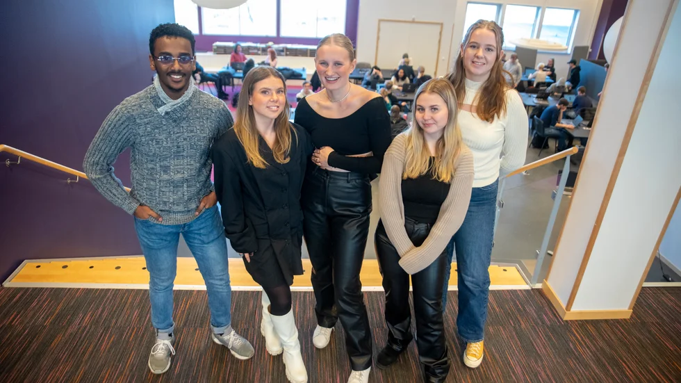 Eleverna Osman Hamid Osman, Augusta Södergren, Nellie Dunhagen, Vera Staf och Alice Björkman berättar om vad CNG-andan betyder för dem. 
