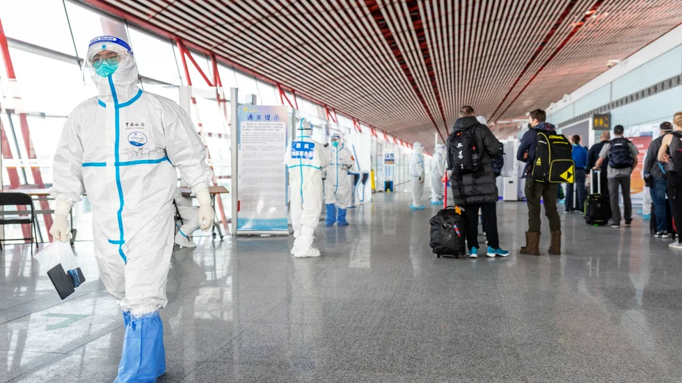 "Välkommen till OS i Kina". Den här synen möter utländska besökare på flygplatsen i Kina. 