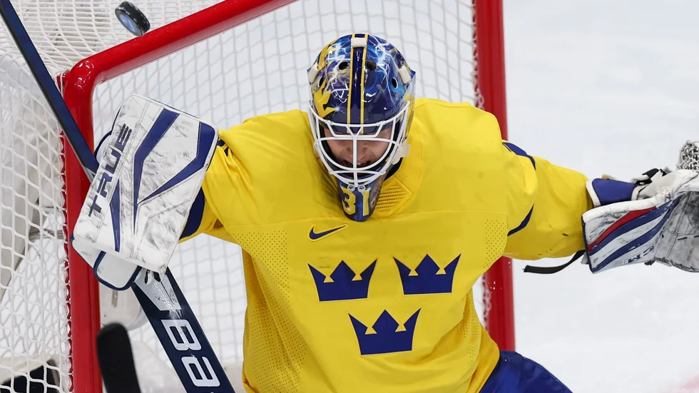 Lasse Johanssons sena räddning räddade Tre Kronor i OS-premiären.