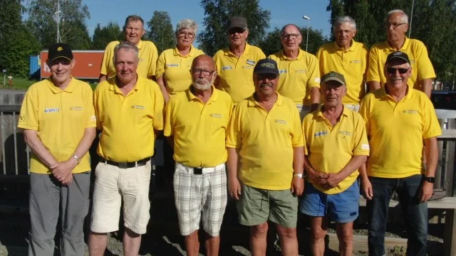 Vinnarelagen. Guldstadens lag 2, bakre raden fr v: S-O Johansson, Anita Johansson, Martin Karlsson, Eric Oscarsson, Ingvar Rautio, Ingemar Brännström. Guldstadens lag 1, främre raden fr v: Göran Enqvist, Valter Tjärnqvist, Thord Gustavsson, Kent Nilsson, Jan-Erik Lindquist, Lennart Holmqvist. Foto: Lars Pettersson.