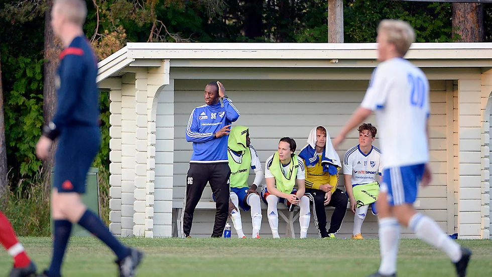 Legendarer. Steve Galloway och Patrik Sandström, båda med fina allsvenska meriter, tränar IFK Umeå. Foto: Roine Sandlén.