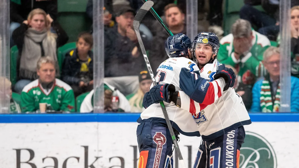 Robert Lantosi och Broc Little jublar över ett av målen när LHC vann i Ängeholm i november. Mer LHC-jubel i kväll?