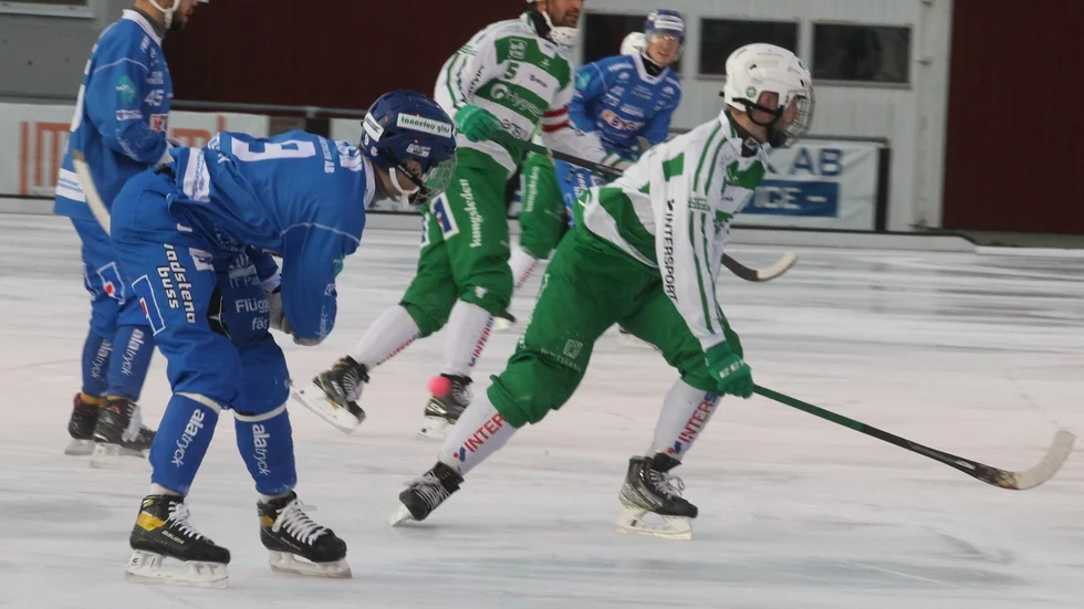 IFK Motala möter Västerås i bandyns elitserie, underläge med 0-1 i paus.