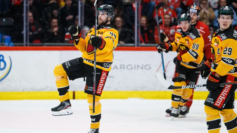 Jonathan Andersson satte viktiga 2–4-målet i slutet av den andra perioden och därmed stod han för Luleås fjärde raka mål i matchen.