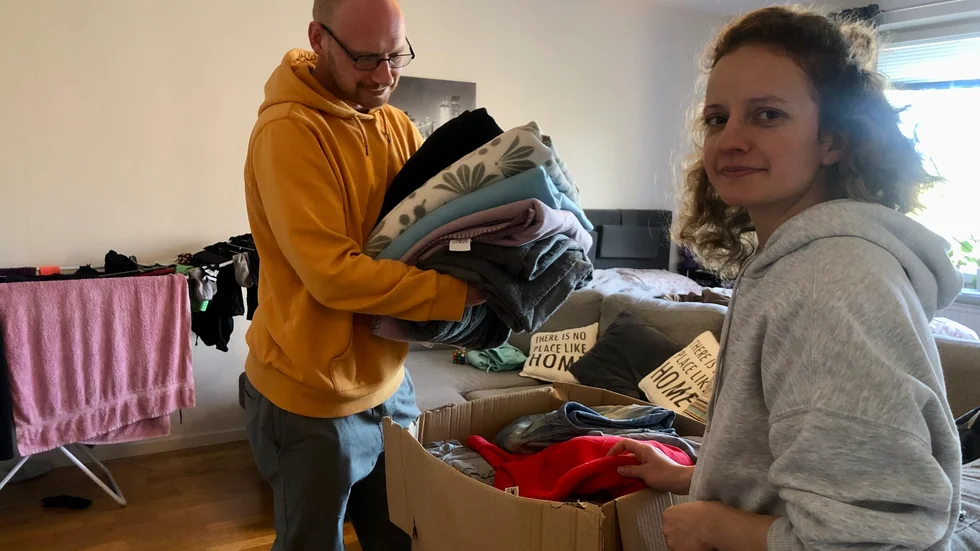 Duon är i startskottet av insamlingen och hoppas att många vill bidra. "Det behöver inte vara en stor hög med grejer, utan precis allt hjälper", säger Stefan Groll, på bild tillsammans med Julia Shalahina.