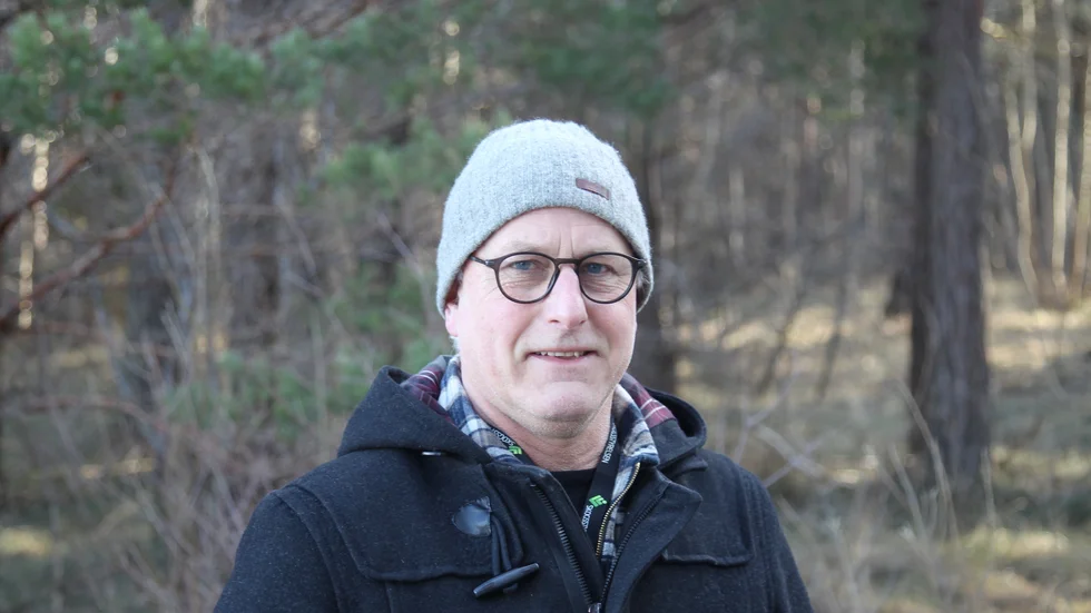 Efter två års inventeringar med nedslående resultat kallar Ingvar Hansson, skogskonsulent på Skogsstyrelsen, skogsägare till krismöten för att hitta lösningar på problemen med viltskador.