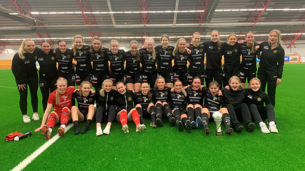 Notvikens IK DFF vann damklassen i Arnes Bil Cup efter finalseger mot Bergnäsets AIK.