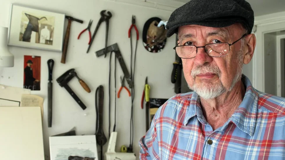 Skapar. Janne Bergström tycker om att göra olika saker. Det blir både målningar, skulpturer och broderier.