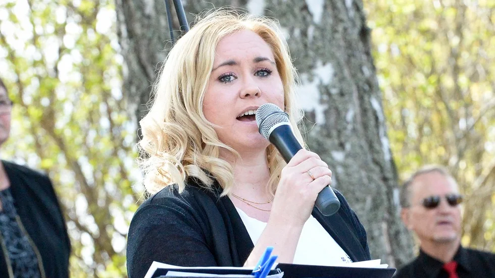 Nationalsången. Katarina Johansson sjöng ”Du gamla du fria” tillsammans med Skellefteå manskör och Conbriokören. Foto: Carina Kvist.