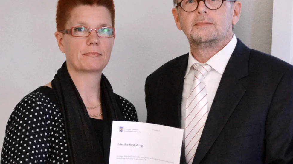15 augusti 2014. Då presenterades planerna på etableringen, På bild kommunalrådet Lotta Åhman och BKM Mannesmanns vd Wolfgang van Deuverden. Foto: Foto: Liza Nilsson.