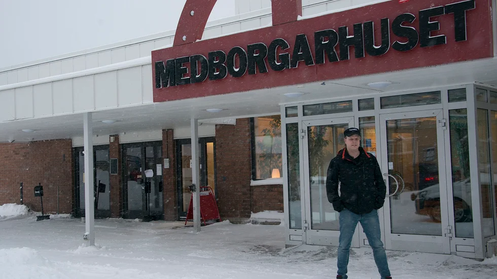 Arrangör. Peter Stenlund har under årens lopp träffat Kee Marcello i olika sammanhang, och nästa vecka åker de på miniturné tillsammans. Bland annat blir det ett stopp på Medborgarhuset i Arvidsjaur. Foto: Malin Johansson