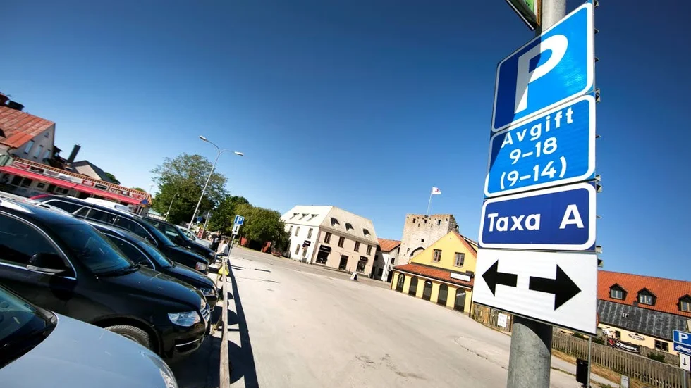 Betalparkering. I sommar blir det tre veckor extra med två timmar gratisparkering.