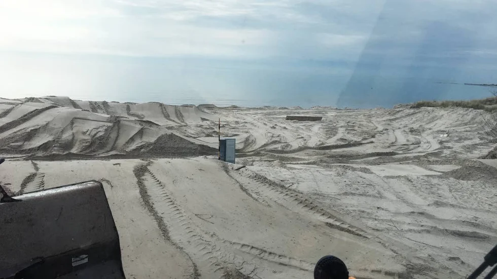 Rensad strand.
”Finansieringen av strandskötseln är ofta beroende av tillfälliga bidrag, vilket skapar osäkerhet för framtiden”, skriver Oroliga strandvänner som vill se långsiktig finansiering av strandinsatser. ”Genom att vårda stränderna säkerställer vi fördelar för miljön, fisket, boende och turism”.