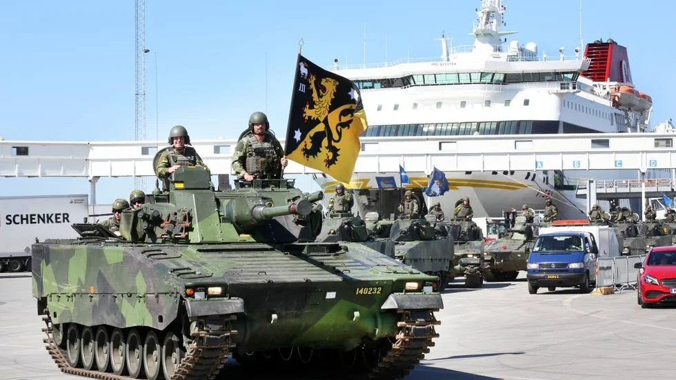 Juni 2017. 18:e stridsgruppen rullar av färjan och därmed är den permanenta militära bemanningen på plats. I går beslutade riksdagen att ge klartecken till regeringens förslag att inrätta Gotlands regemente, ett beslut som ska stärka den militära ledningen på Gotland.