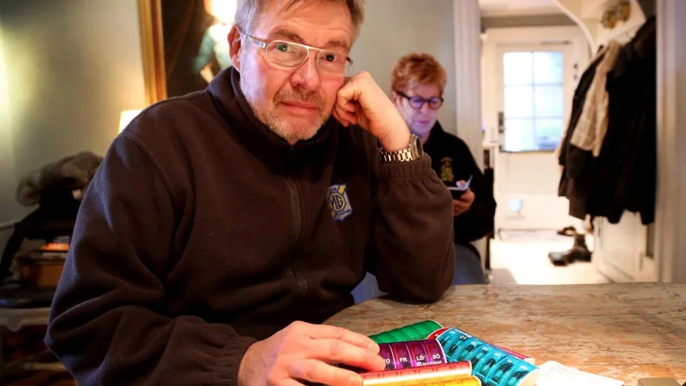 Säkerhet. Eftersom det är svårt att boka tid hos en läkare för exempelvis recept, har Mats Lund byggt upp ett lager av medicin.