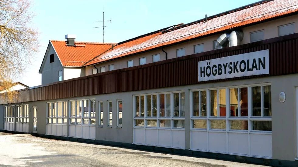 Högbyskolan har stora problem med ekonomin. För att komma till rätta med andra problem accepterades ett stort underskott 2017. I år, när underskottet skulle minska, har det växt ytterligare.