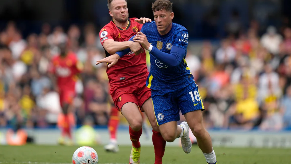 Watfords Tom Cleverley och Chelseas Ross Barkley i en Premier League-match. Arkivbild.