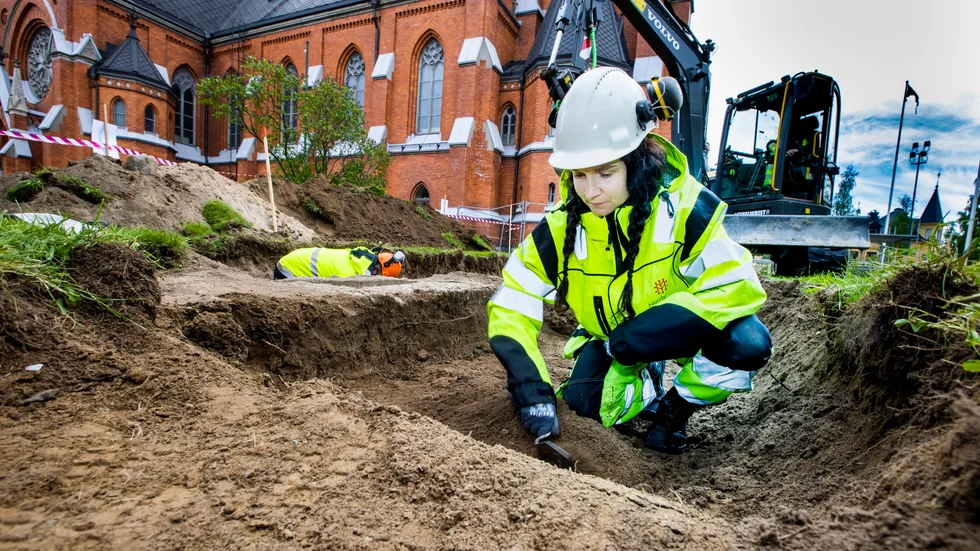 I somras sökte arkeologen Hanna Larsson efter spår av Luleås första kyrka. 