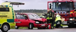 Traktor och bil kolliderade - kvinna förd till lasarettet
