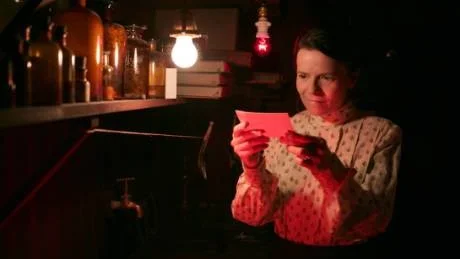 Kärleksförklaring till bilden. Maria Heiskanen i Jan Troells "Maria Larssons eviga ögonblick". Foto: Nille Leander