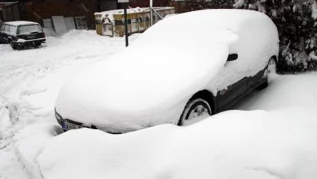 Åke Svensson har haft problem med bilen i all snö. Dessutom frös en dörr fast, så han hade problem att komma in i bilen. Men han gläds åt veckans politiska samtal med Gustaf Hoffstedt (m).