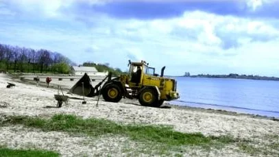 Den så kallade expertisen måste förstå att dess tolkning av strandskydd, vindkraft eller landskap inte nödvändigtvis är mer neutral, klokare eller värdefullare än vanligt folks utläggningar och perspektiv. Ett hårt strandskydd kan bli ett recept på avfolkning av ett landskap.
