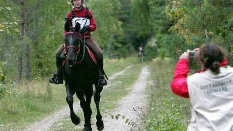 Vinnare 50 km. Fannie Eriksson spurtar mot mål i Tingstäderitten i lördags.Foto: ULF JÖNSSON.