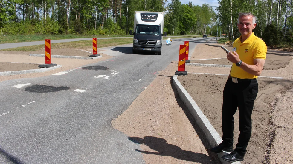 Jocke Johansson säger att han saknar logik kring vägbygget på Lundgatan som nu smalnas av.