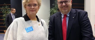 Högern slåss för sänkt lön